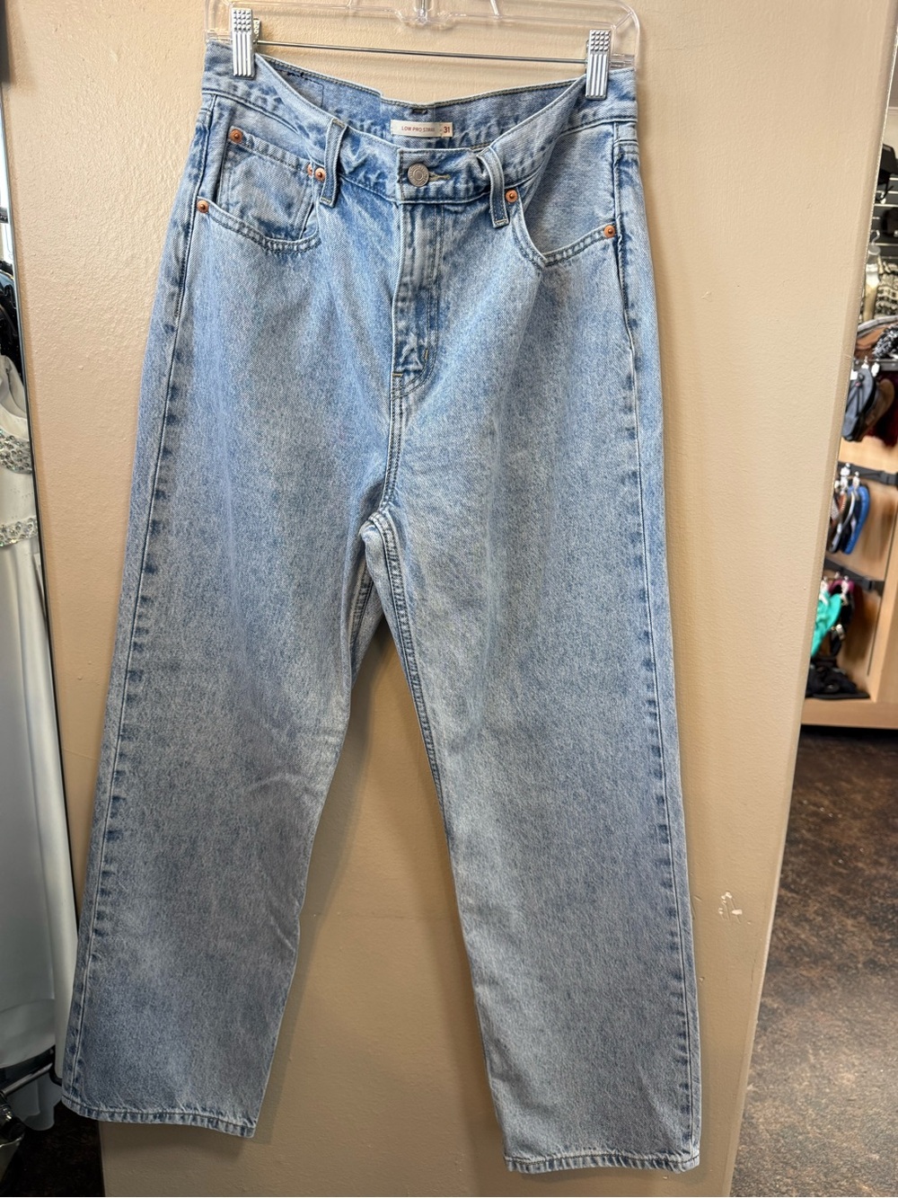 Levi’s Low Pro Straight Jeans Size 31 Light Wash 30” Inseam
